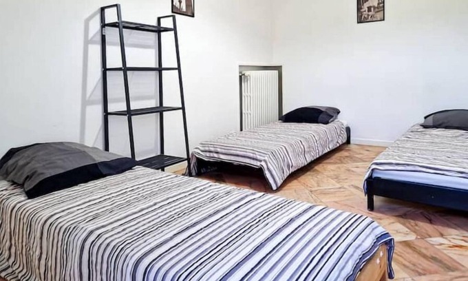 Trappes Apartment | F 3.k.2 Avec 2 Chambres,6 Lits et Place de Parking