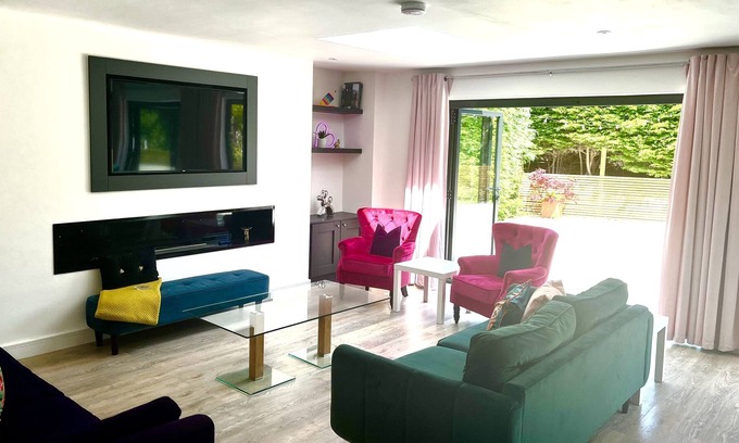 Silverstone House | F1 Silverstone Bolthold, Walk to the Circuit!