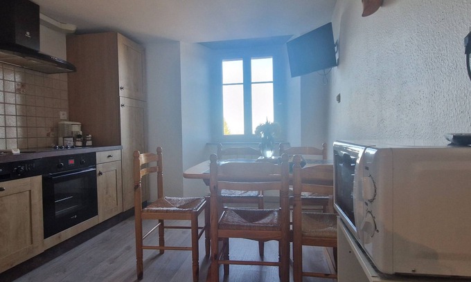 Termes Apartment | F2 apartment in a typical Lozerian house