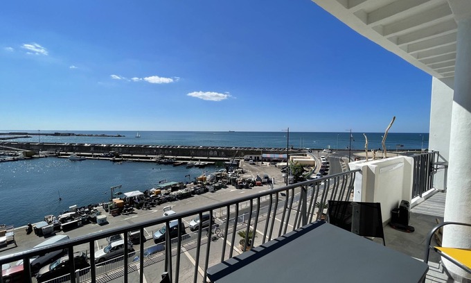 Sete Apartment | F2 Avec Terrasse et une vue Exceptionnelle sur le Port et le Môle