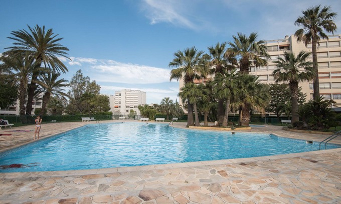 Antibes Apartment | F3 apartment with swimming pool, tennis court and sea view