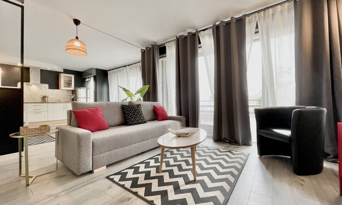 Quartier Exposition-Bajatiere Apartment | #F7 | The contemporary ⚙️| 6 sleeps | Wifi, tramway