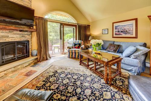 Bretton Woods House | F8 Luxurious Mt Washington Hotel golf course home Wifi cable air conditioning