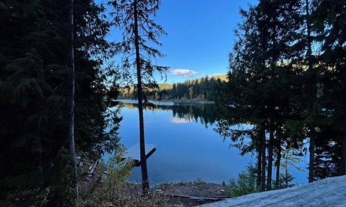Kootenay Boundary House | Family Fun, Seclusion, and AdventurenYou'll find it at Kingfisher Cove!