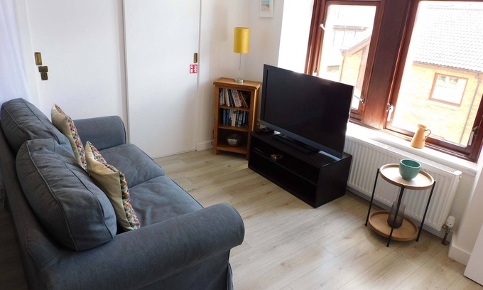 Shawlands Apartment | Fab studio apt in Southside, close to shops,cafes & bars