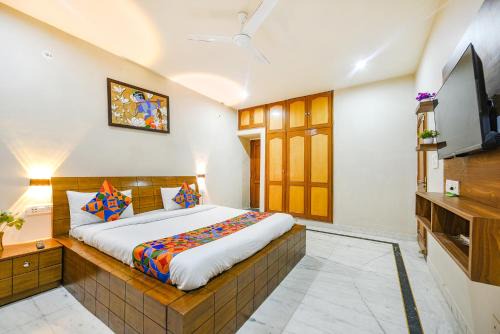 Faridabad Hotel | FabExpress Galaxy II