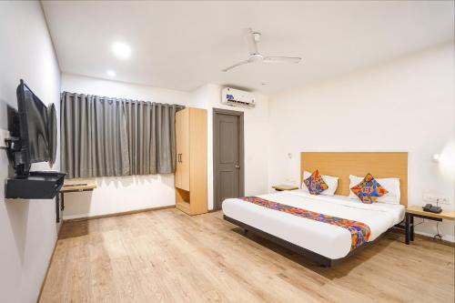 Baraula Hotel | FabExpress Royale 49