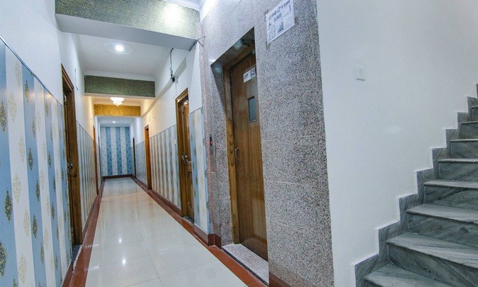 Shivalik Nagar Hotel | FabExpress Vistara Grand