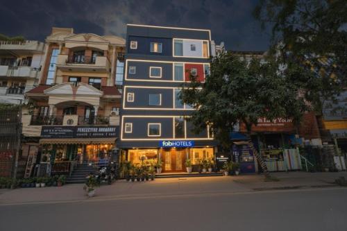Karkardooma Hotel | FabHotel Hargobind Enclave