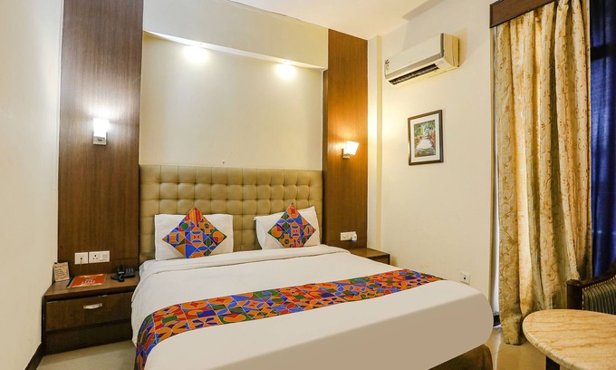 Nehru Place Hotel | Fabhotel Prime The Pamposh