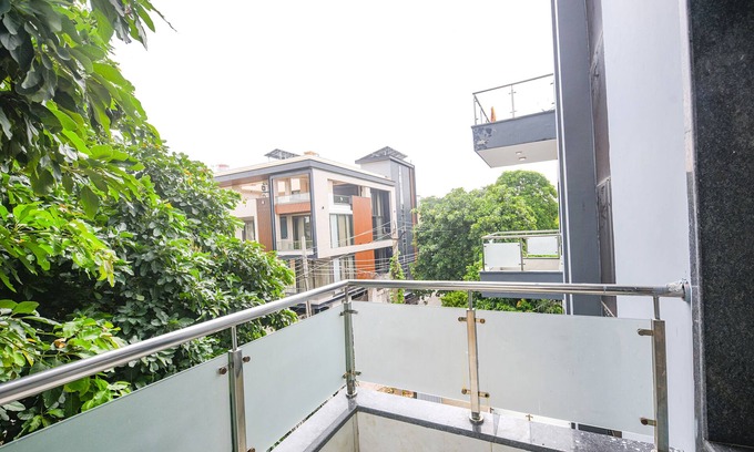Sector 15 Hotel | Fabhotel Silver Tree