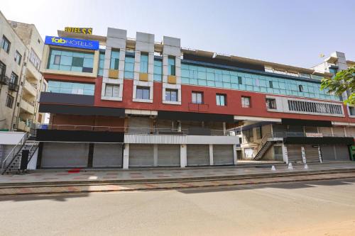 Chandkheda Hotel | FabHotel SS - Opp Vishwakarma Engineering College