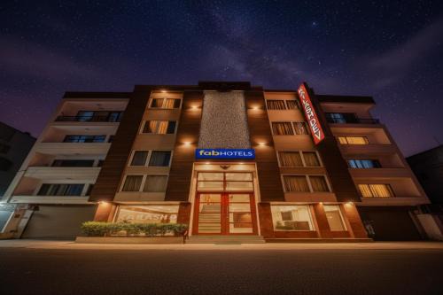 Adarsh Nagar Hotel | FabHotel The Kailash Dev - Near Azadpur Metro