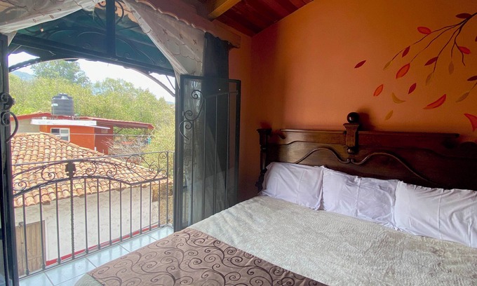 Mazamitla Apartment | Fabuloso Cuarto con Balcón en el Centro