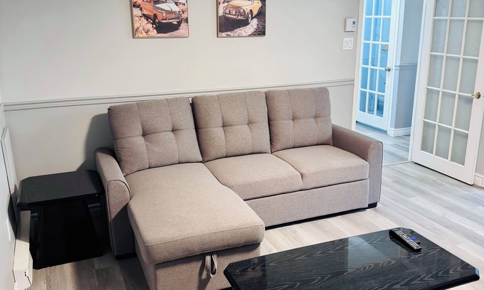 Plateau Apartment | Fabulous 2-bedroom apartment with WiFi in charming Québec