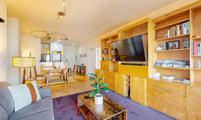 Belltown Condo | Fabulous 2 Bedroom Penthouse with Pool & Parking!