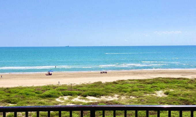 South Padre Island Condo | Fabulous 5th floor beachfront; fully appointed; discount for weekdays & 7 nights