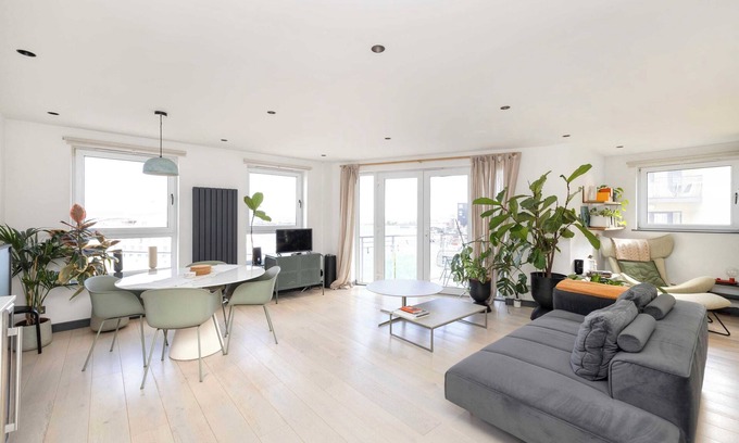 Newhaven Apartment | Fabulous Apartment with Bay View Terrace