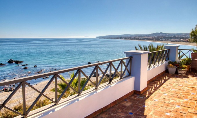 Bahia de Casares Apartment | Fabulous beachfront Penthouse at La Perla De La Bahia