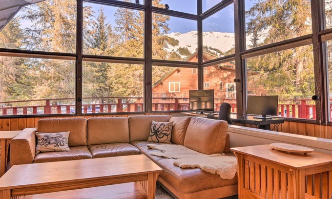 Alyeska Ski Chalet | Fabulous Girdwood Chalet Walk to Slopes with Hot Tub, Sauna, Wifi