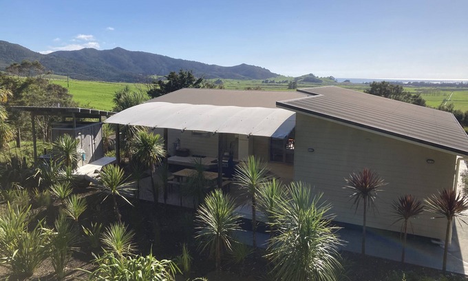Whangarei Heads House | Fabulous holiday house - quiet, rural setting for up to 12 people