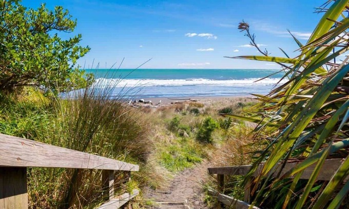 Fitzroy House | Fabulous In Fitzroy - seconds to Fitzroy Beach