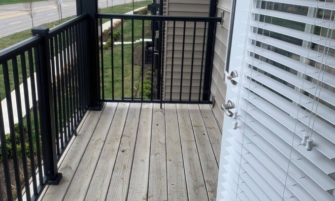 Columbus Apartment | Fabulous on Federated with A/C, top floor, enclosed balcony!