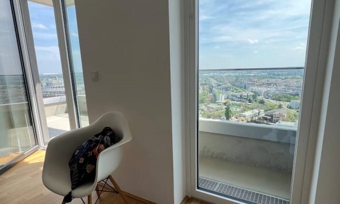Erdberg Apartment | Fabulous skyline view in the iconic city of Vienna.