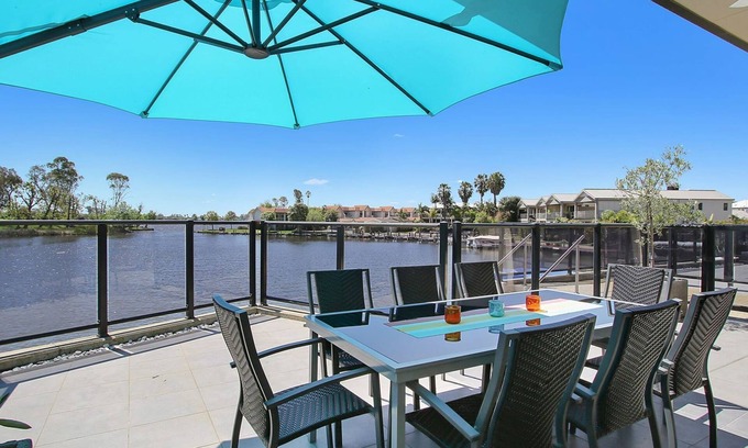 Murray Valley House | Fabulous townshouse with access to the lagoon at Lake Mulwala. Walk to the clubs and enjoy jetty.