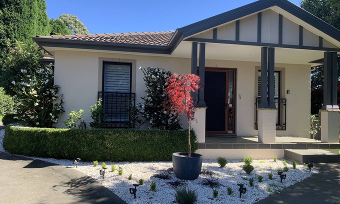 Bowral Villa | Fabulous Villa in central Bowral, all modern conveniences with fenced yard
