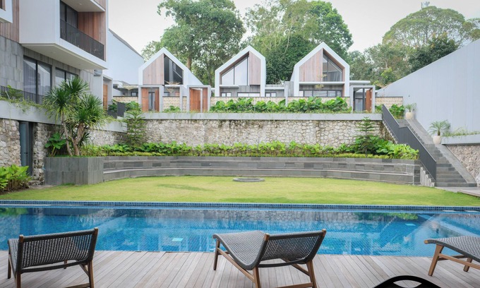 Hargomulyo Hotel | Facade Hotel by Azana