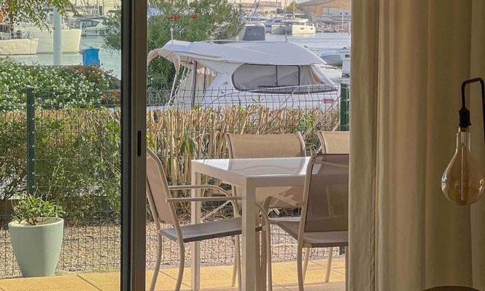 Le Port Apartment | Face au bateaux, Neuf, 2 chambres , jardin