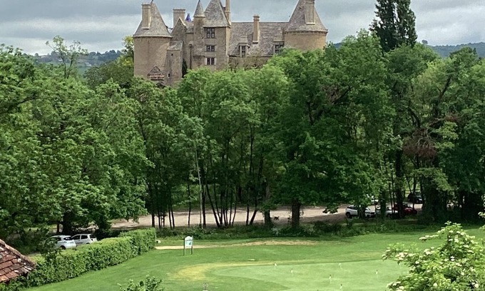 Saint-Jean-Lespinasse House | Facing the Gulf and Château de Montal