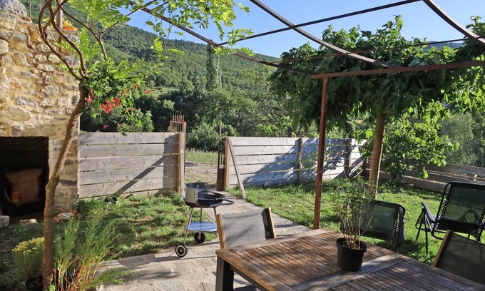Sainte-Jalle House | Facing the valley, in Ste Jalle, gîte equipped for 4