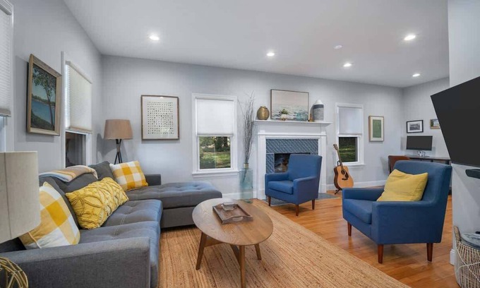 Mystic - New London House | Fair Winds | Twin Charmer Walk to Downtown Mystic!