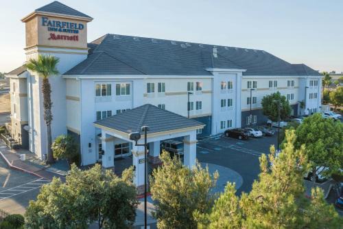 Elk Grove Hotel | Fairfield Inn and Suites by Marriott Elk Grove