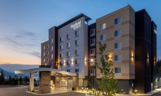 Salmon Arm Hotel | Fairfield Inn & Suites by Marriott Salmon Arm