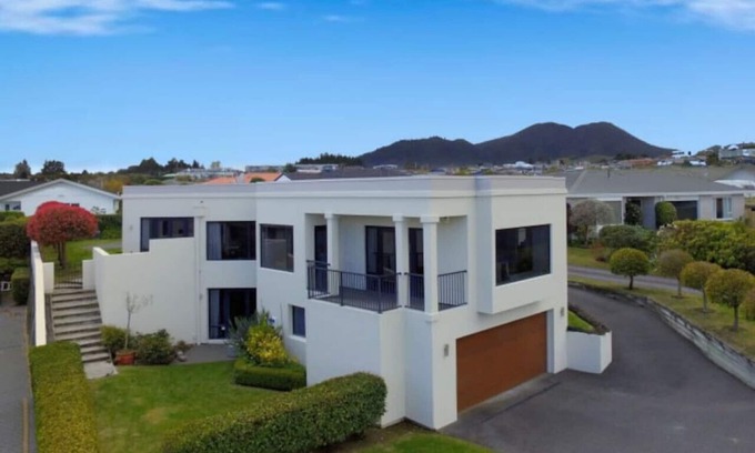 Waipahihi Apartment | fairview · Studio 28 Deluxe King Unit