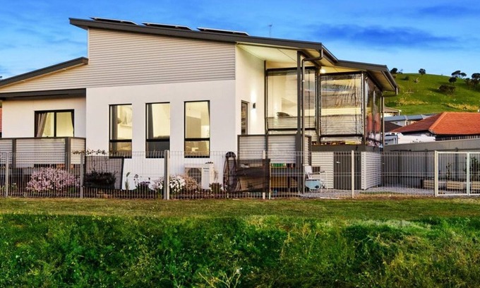 Normanville House | Fairway 1 - 9/19 Troon Drive