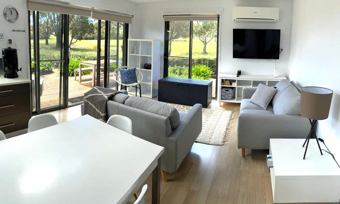 Coles Bay House | Fairways 2
