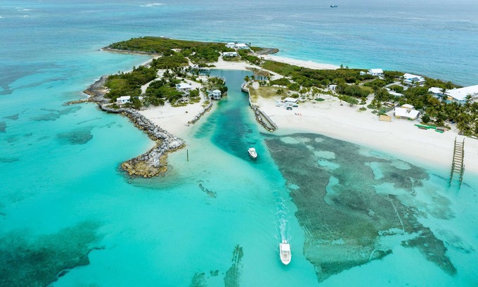 Man O War Cay House | FALL DISCOUNTS*Private Peninsula*Boats*Heated Pool*Golf Carts*3 Private Beaches