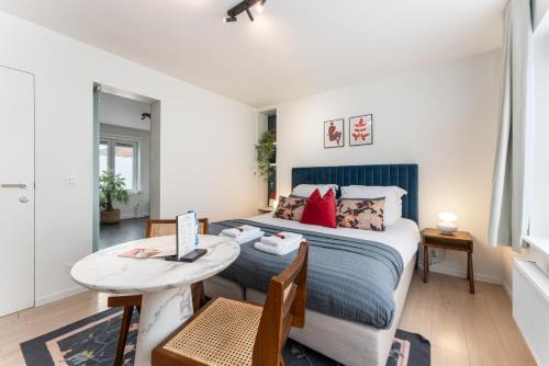 Sint-Andries House | Fall Eighteen by Romy&Travis
