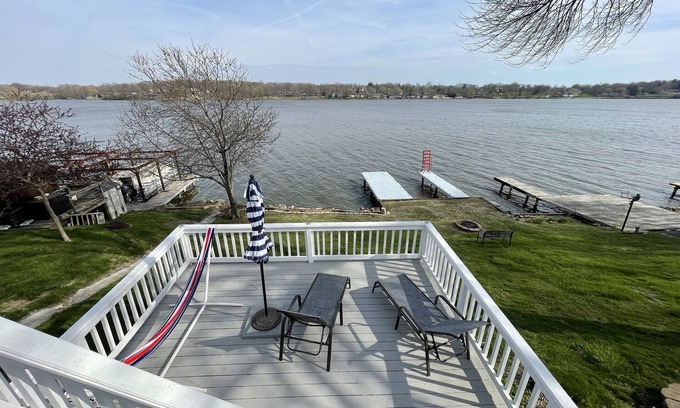Decatur House | FALL IN LOVE! Lakefront, firepit w/FIREWOOD, family/dog friendly, SUP, Kayak