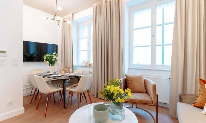 Old Town Apartment | Fall in love with the beautiful Old Town of Warsaw