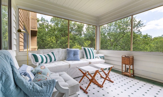 The Galena Territory Condo | Fall into Lake Views! King Bed, Screened Porch & Fireplace – Guest Favorites!