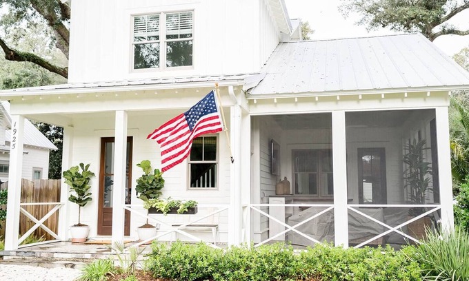 Saint Simons Heights House | Fall special | Family home with bikes | Sleeps 9