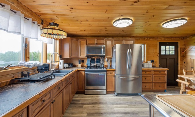 Jefferson Cabin | Fall’n Love in the White Mountains. Log Cabin. Views.