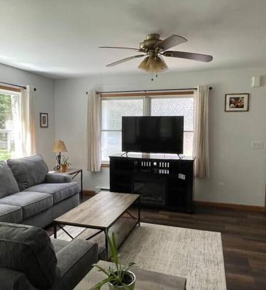 Benton House | Falls Edge Farm Cottage