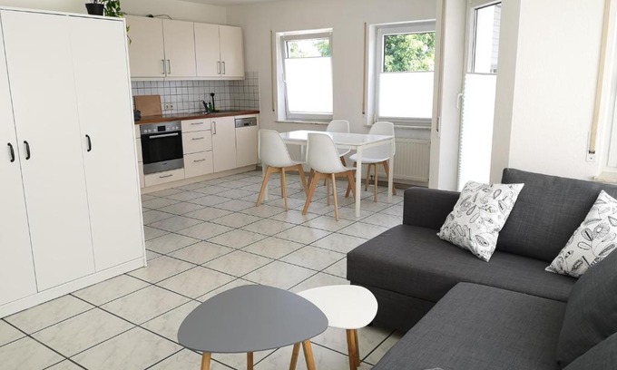 Lochbrucke Apartment | Familienfreundliche Ferienwohnung mit Wohlfühlbalkon und kostenlosem Parkplatz nahe Messe und Bodensee