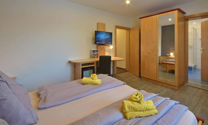 Seeboden Cottage | Familienzimmer Bergblick Komfort - Pension Linder